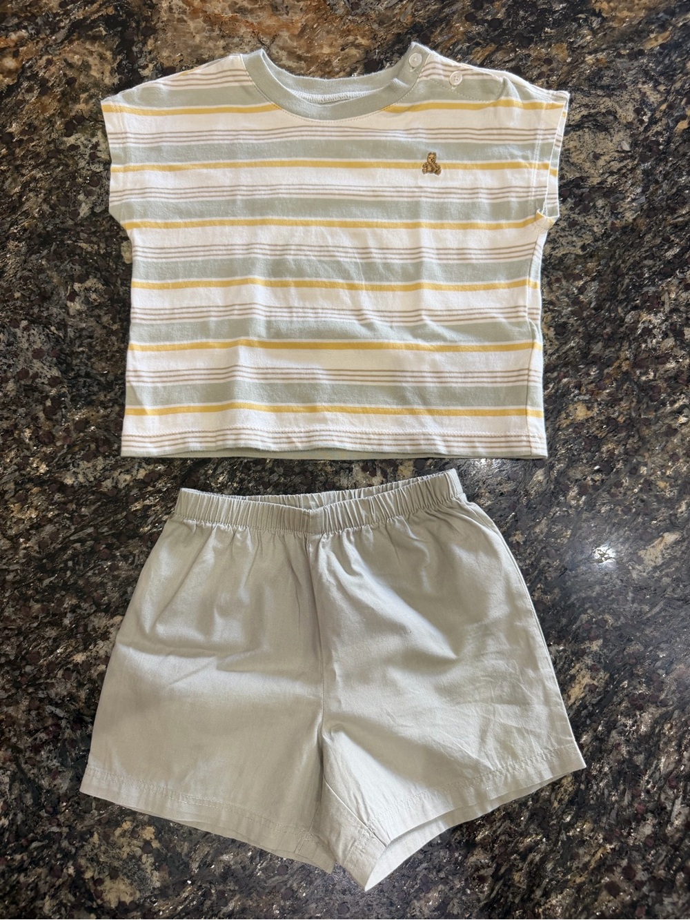 Baby GAP Shorts Set 12-18 months